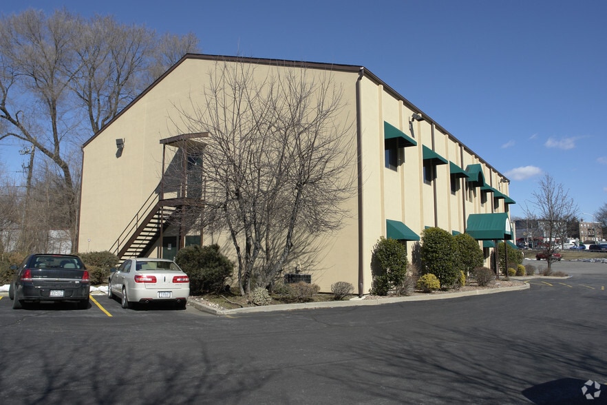 More Photos Of 10 Little Britain Rd, Newburgh Medical For Lease