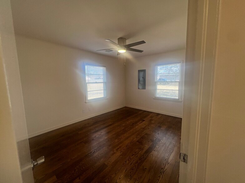 More Photos Of 409 W Washington St, Broken Arrow Land For Sale