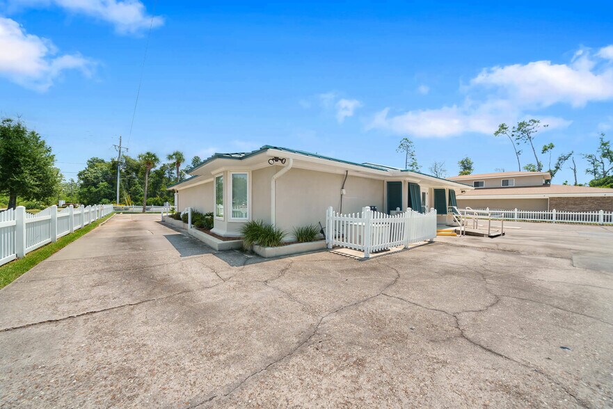 More Photos Of 2103 Jenks Ave, Panama City Medical For Lease