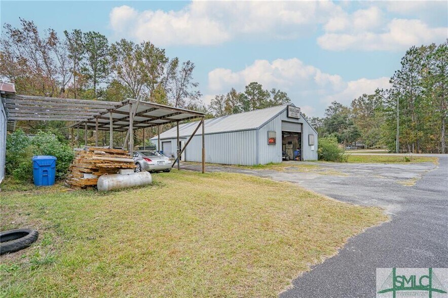 More Photos Of 895 W Highway 80, Eden General Retail For Sale