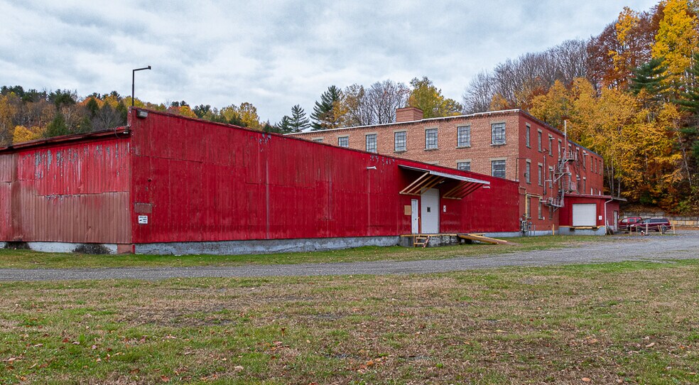 More Photos Of 253 Rue Michaud, Coaticook Manufacturing For Lease