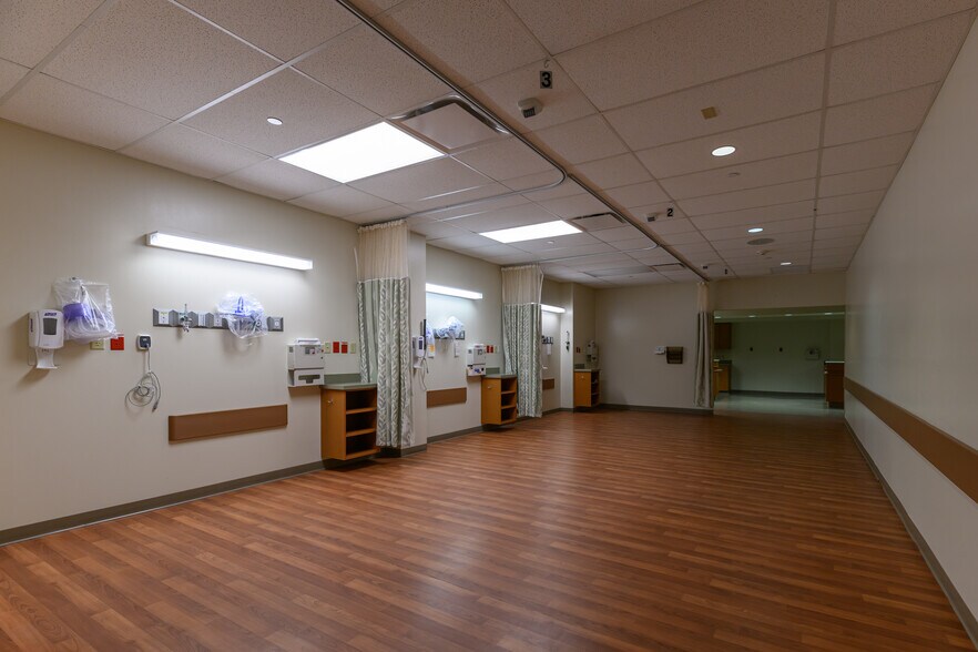 More Photos Of 900 E 4th St, Odessa Hospital For Sale