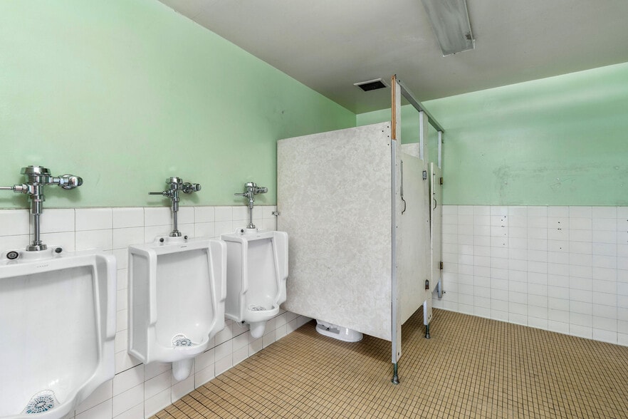 More Photos Of 4755 130th st, Hawthorne Schools For Lease