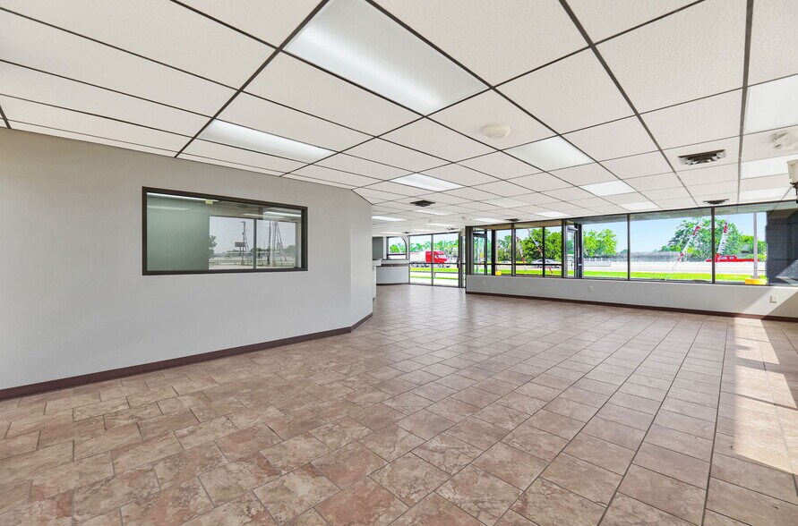 More Photos Of 11209 W Kellogg, Wichita Auto Dealership For Sale