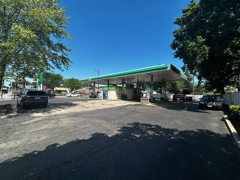 More Photos Of 6350 W Montrose Ave, Chicago Service Station For Sale