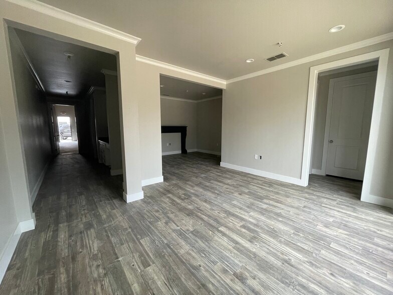 More Photos Of 1821 John Mccain Rd, Colleyville Warehouse For Lease
