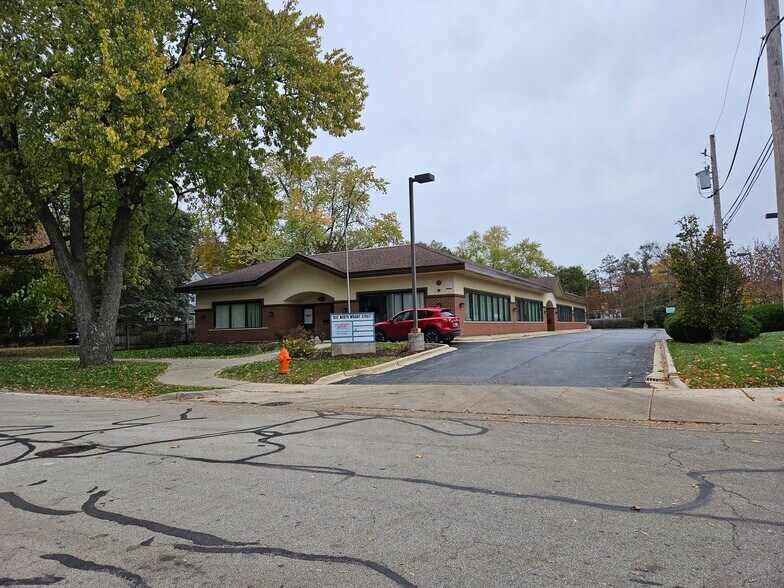 More Photos Of 932 N Wright St, Naperville Office For Lease
