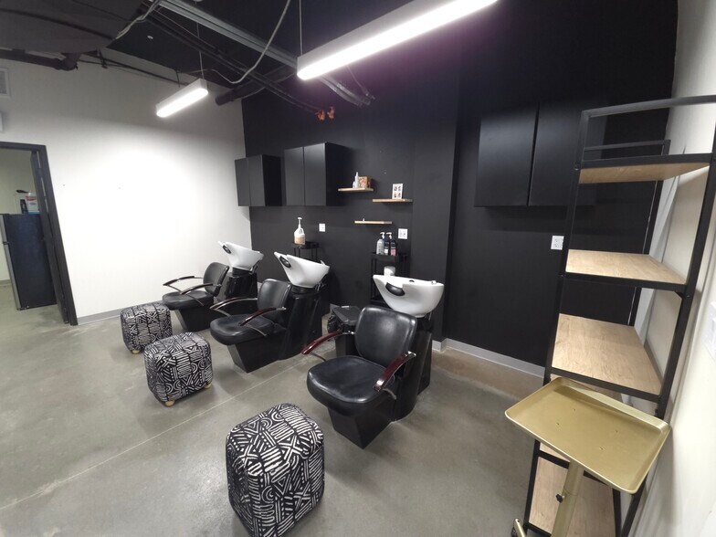 More Photos Of 7510 N Oak Trfy, Gladstone Apartments For Lease