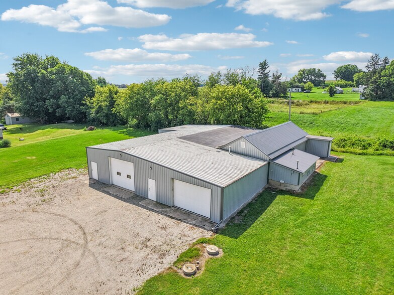 More Photos Of W9231 Bobolink Rd, Reeseville Warehouse For Sale