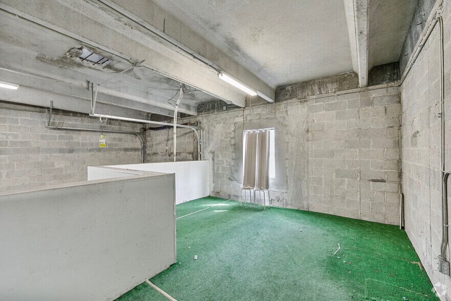 More Photos Of 13420-13432 NW 38th Ct, Opa Locka Warehouse For Lease