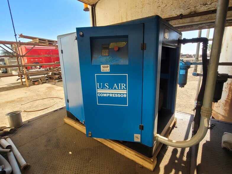 More Photos Of 1503 W Orrland Ave, Pixley Manufacturing For Sale