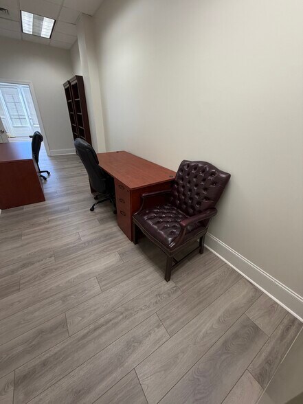 More Photos Of 2325 Log Cabin Dr SE, Atlanta Office For Lease