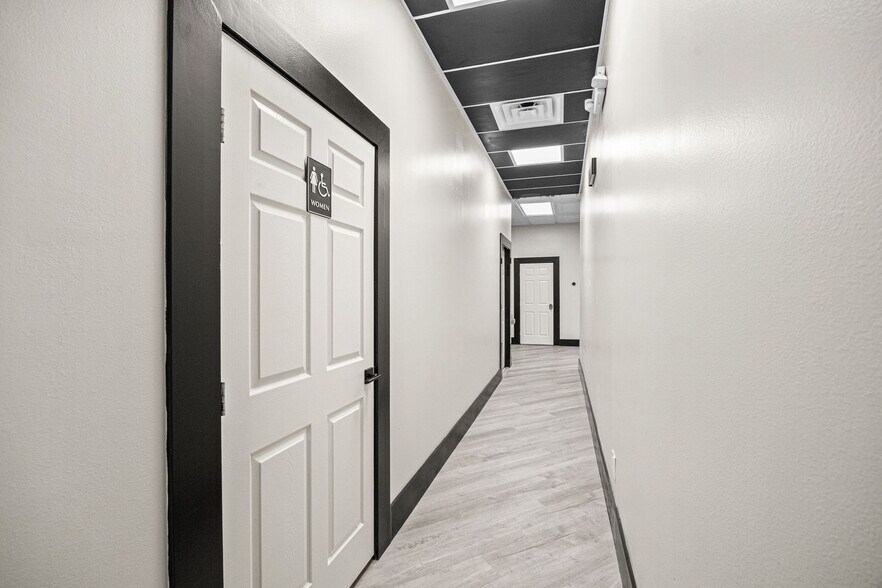 More Photos Of 8777 S Gessner Dr, Houston Freestanding For Lease