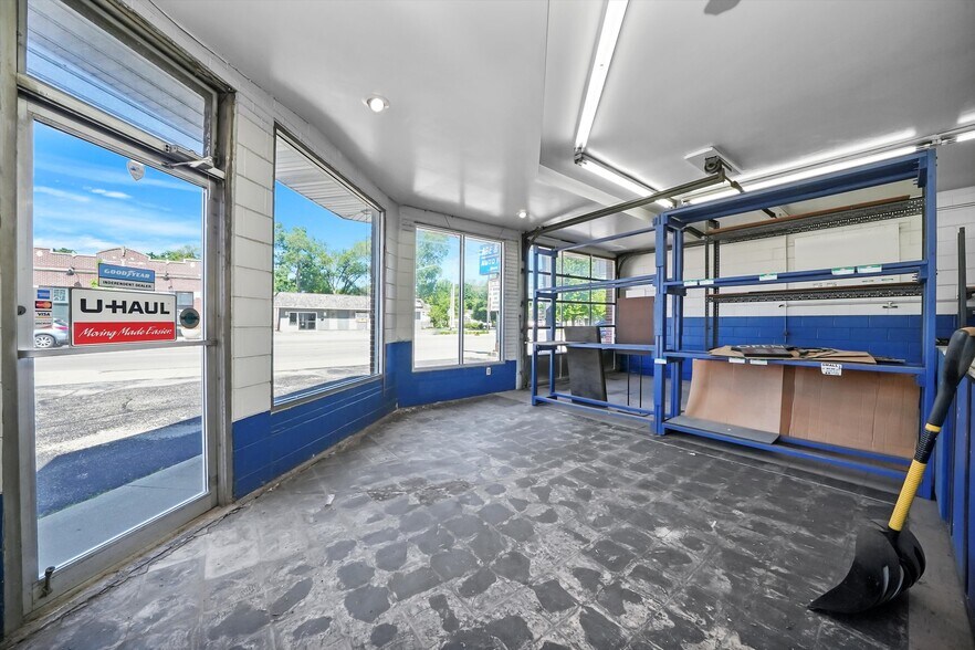 More Photos Of 108 S Batavia Ave, Batavia Auto Repair For Sale