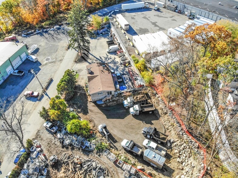 More Photos Of 25 Popes Ln, Danvers Flex For Sale