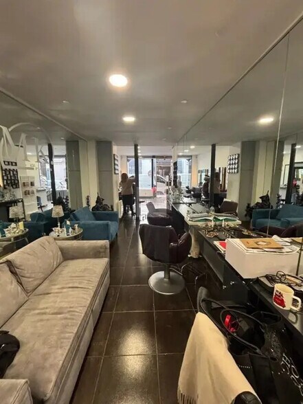 More Photos Of 29 Rue De L'Arcade, Paris Flex For Lease