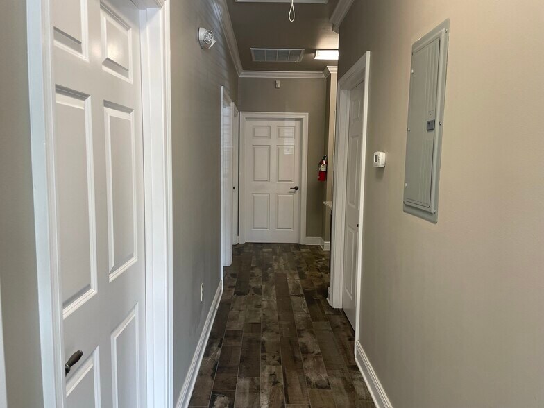 More Photos Of 14635 S Harrell's Ferry Rd, Baton Rouge Office For Sale