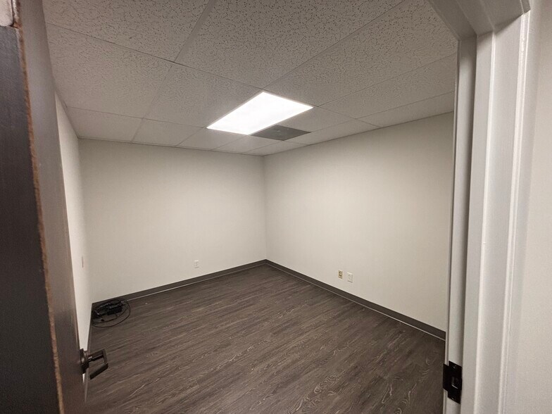 More Photos Of 5990 Unity Dr, Norcross Light Distribution For Lease