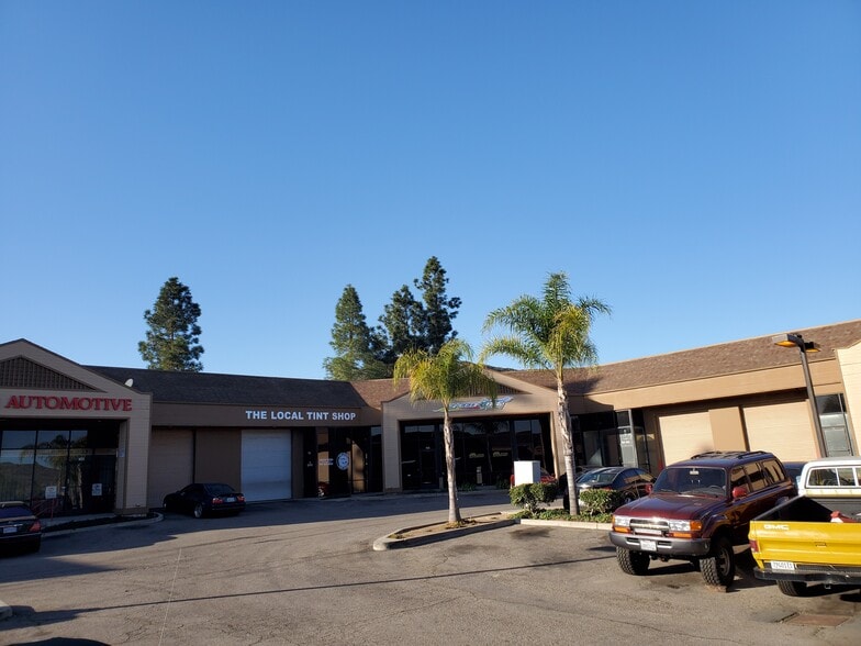 More Photos Of 7945 Mission Gorge Rd, Santee Showroom For Lease