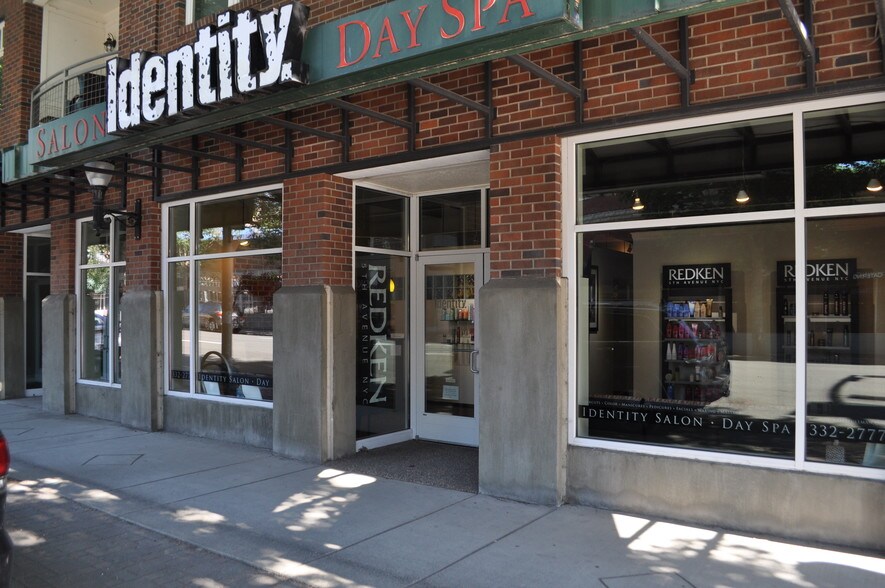 More Photos Of 300-350 E Main St, Pullman Storefront Retail Office For Lease