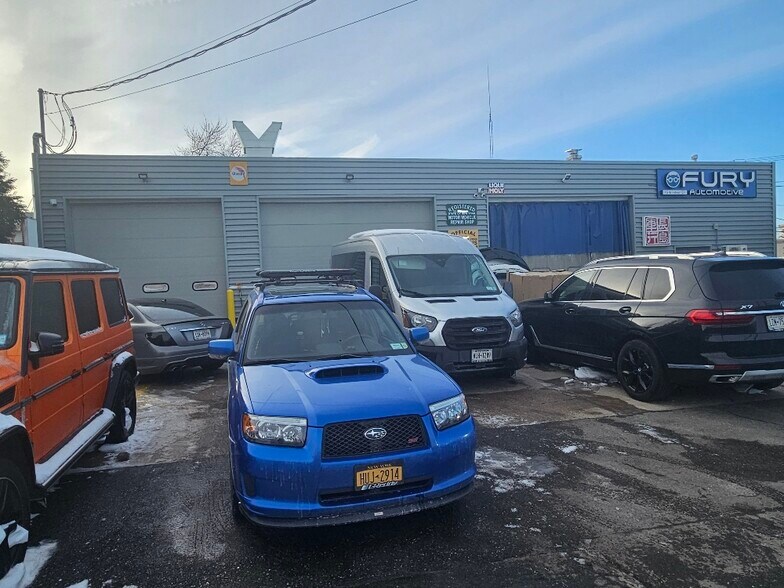 More Photos Of 15 Windsor Ct, Mineola Warehouse For Sale