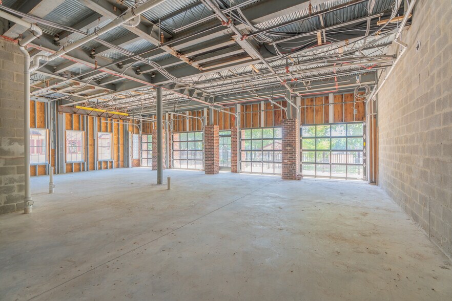 More Photos Of 4 Mill St, Bristol Restaurant For Lease