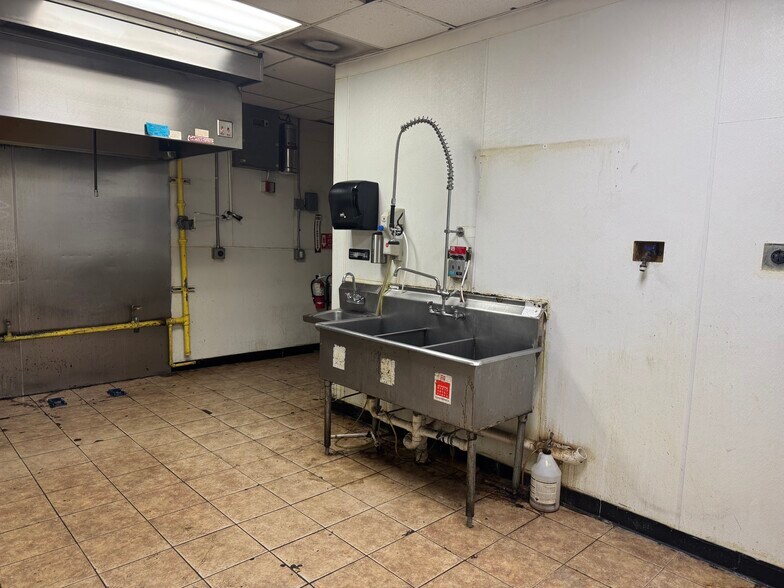 More Photos Of 1920 Tyler St, Hollywood Restaurant For Lease