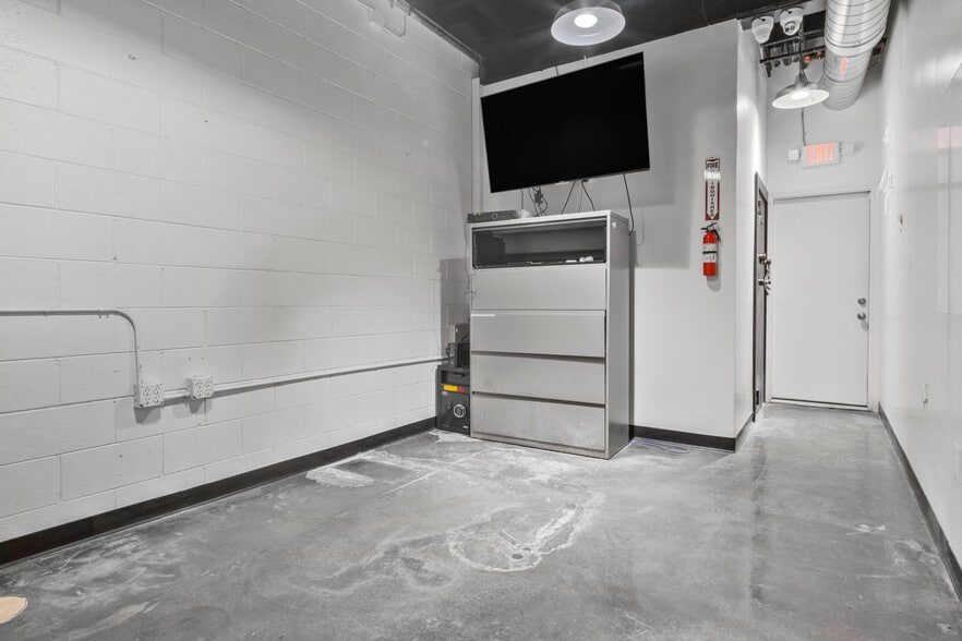 More Photos Of 7231 Hinds Ave, North Hollywood Warehouse For Sale