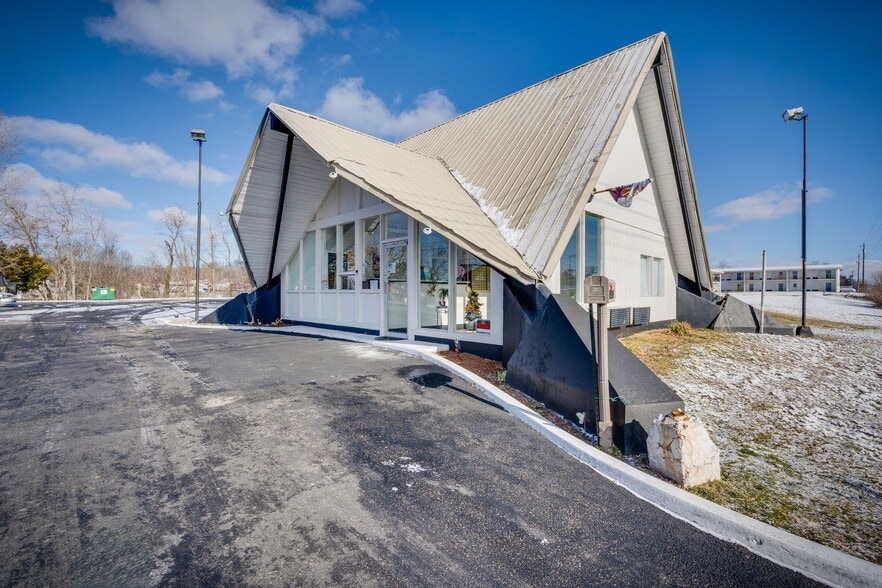 More Photos Of 15589 Lee Hwy, Bristol Apartments For Sale