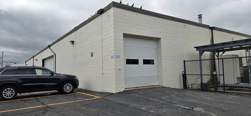 More Photos Of 50 Parker St, Newburyport Manufacturing For Lease