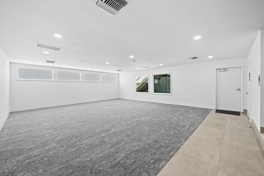 More Photos Of 8607 Venice Blvd, Los Angeles Loft Creative Space For Lease