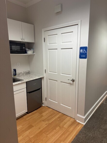 More Photos Of 220 Westinghouse Blvd, Charlotte Office For Sale