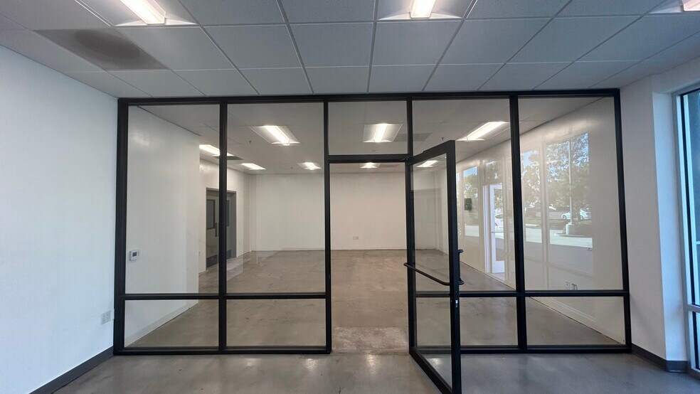 More Photos Of 34 Thomas, Irvine Research And Development For Lease