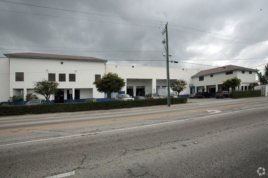 More Photos Of 2525 W 4th Ave, Hialeah Manufacturing For Sale
