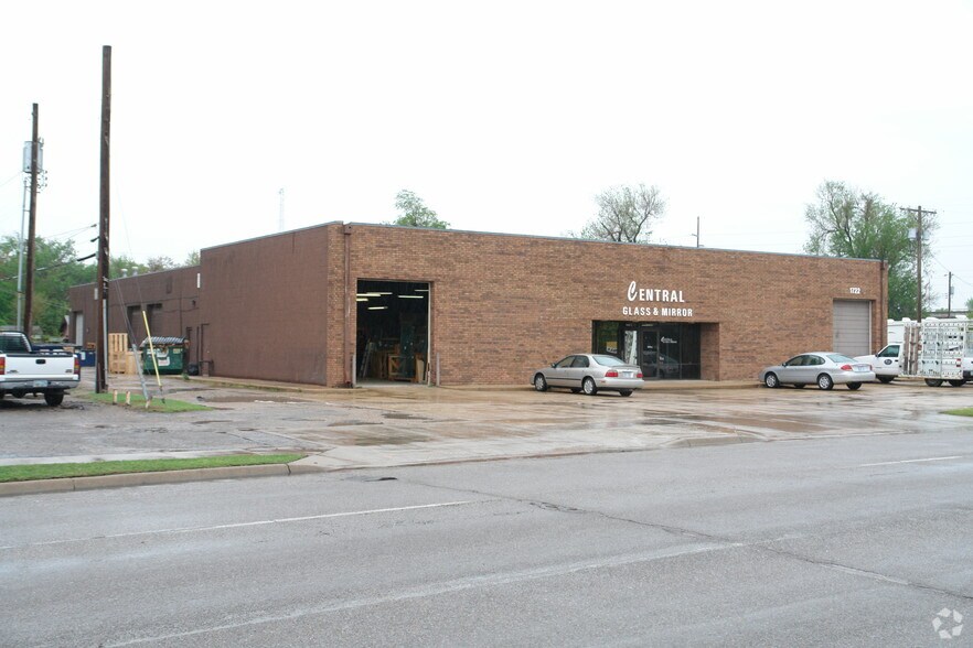 More Photos Of 1722 E 2nd St, Wichita Warehouse For Lease