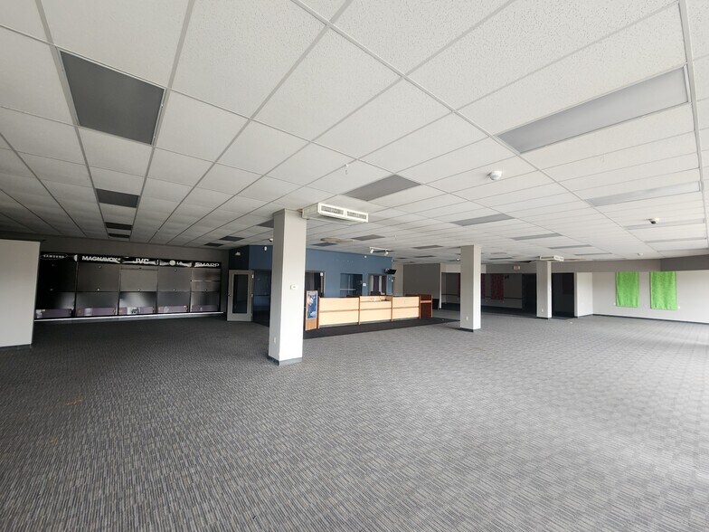 More Photos Of 508 W Main St, Meriden Storefront For Lease