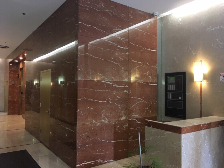 More Photos Of 212 W Van Buren St, Chicago Office For Lease