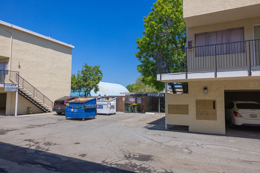More Photos Of 75 N Hebbron Ave, Salinas Apartments For Sale