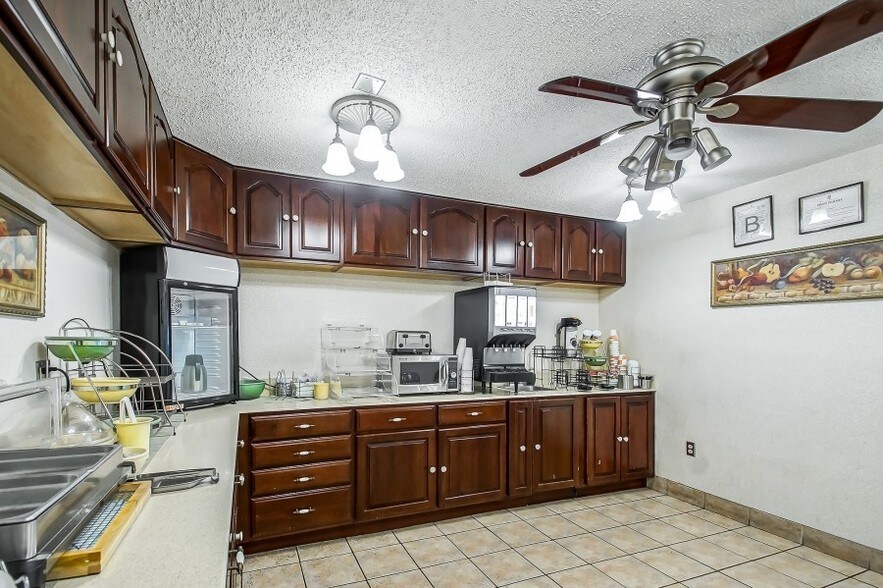 More Photos Of 337 Devereaux Dr, Natchez Hotel For Sale