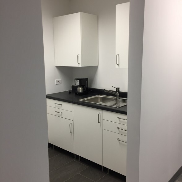 More Photos Of 410 Elgin Ave, Forest Park Office For Lease