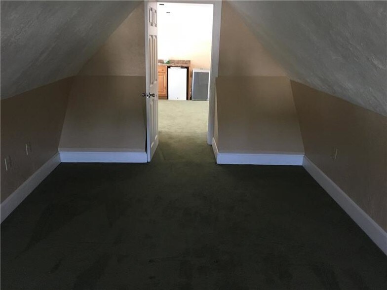 More Photos Of 323 S Main St, Zelienople Office Residential For Lease