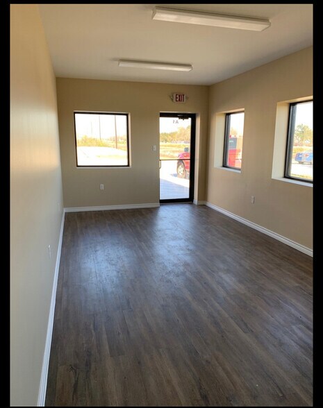 More Photos Of 9210 Highway 36, Needville Showroom For Lease