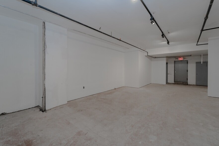 More Photos Of 131 W 14th St, New York Storefront Retail Residential For Lease