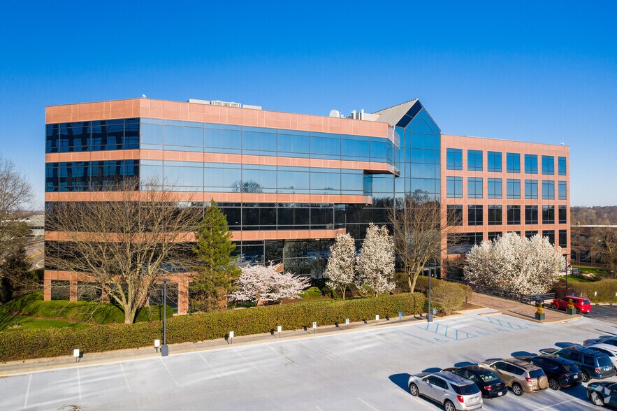 More Photos Of 12412 Powerscourt Dr, Des Peres Unknown For Lease