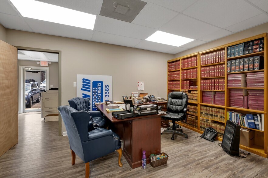 More Photos Of 1754-1762 Thomasville Rd, Tallahassee Office For Sale