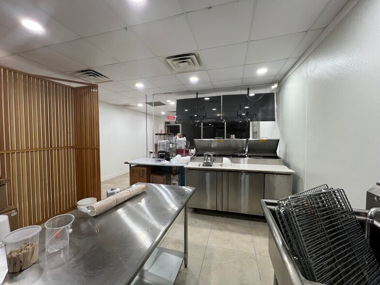 More Photos Of 2210-2220 NE 123rd St, Miami Restaurant For Lease