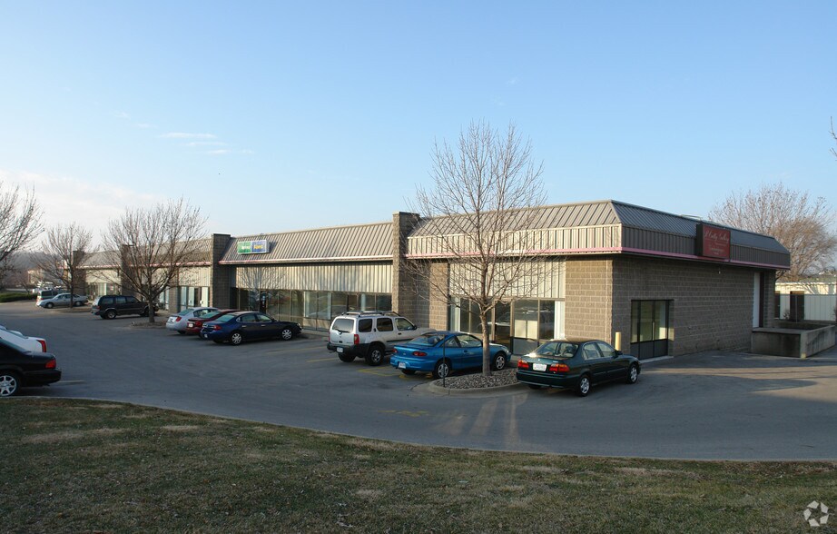 More Photos Of 10095 Hickman Ct, Clive Showroom For Lease
