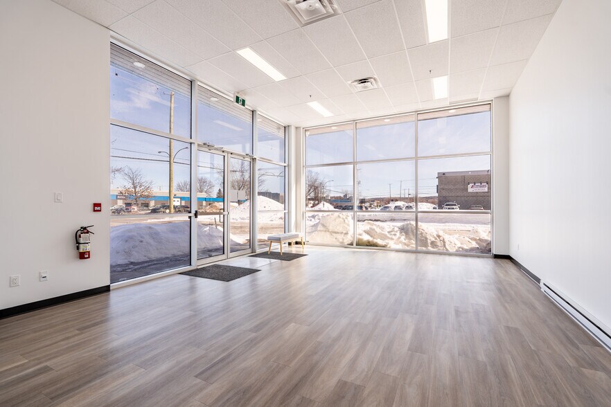 More Photos Of 816-818 Boul Industriel, Granby Industrial For Lease