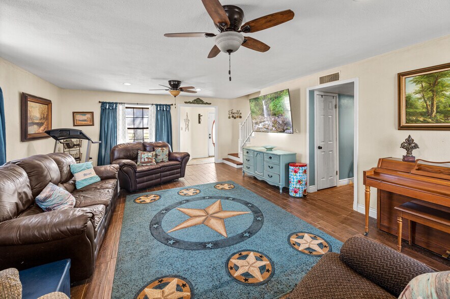 More Photos Of 3825 TX-154 Hwy, Quitman Office Residential For Sale