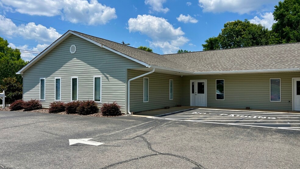 More Photos Of 425 Cherryville Rd, Shelby Medical For Lease